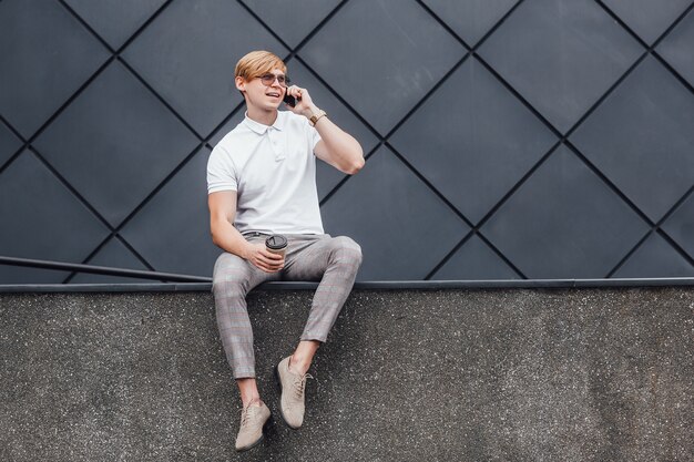 Jonge model poseert voor fotograaf