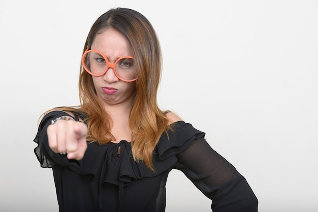 Foto jonge mooie filipijnse vrouw op wit