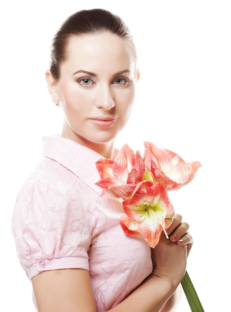 jonge mooie vrouw met bloemen