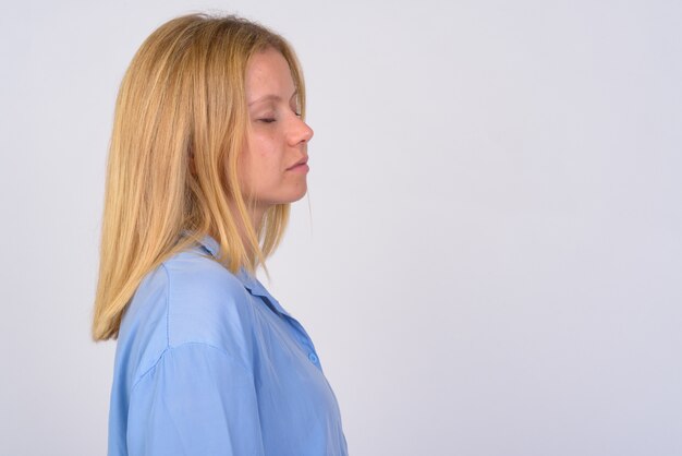 jonge mooie vrouw met blond haar