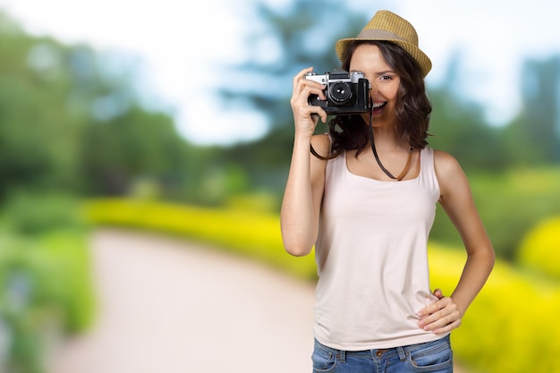 Jonge mooie vrouw met camera