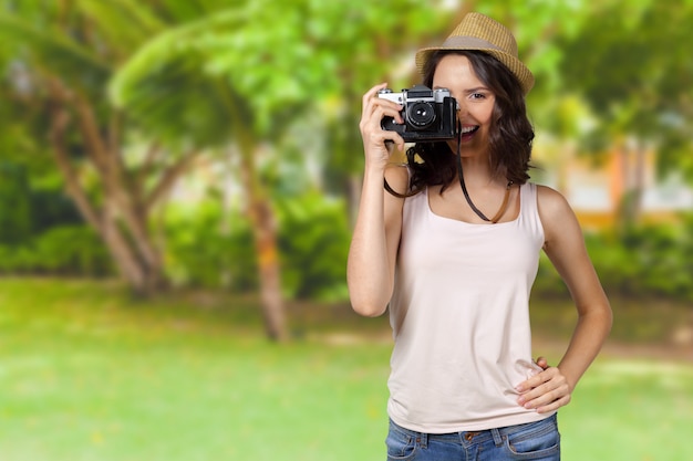 Jonge mooie vrouw met camera