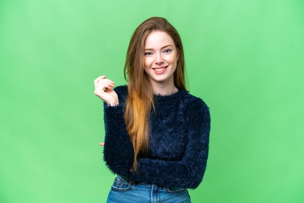 Jonge mooie vrouw over geïsoleerde chroma key achtergrond lachen