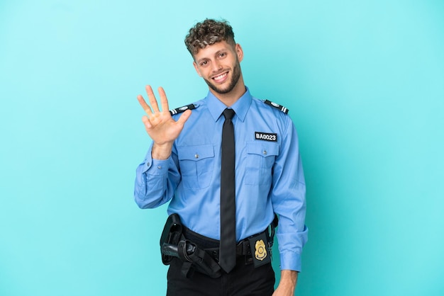 Jonge politie blonde man geïsoleerd wit op blauwe achtergrond gelukkig en vier tellen met vingers