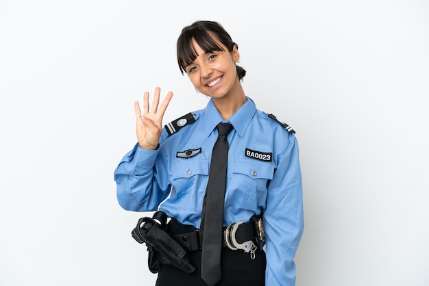 Jonge politie gemengd ras vrouw geïsoleerde achtergrond gelukkig en vier tellen met vingers