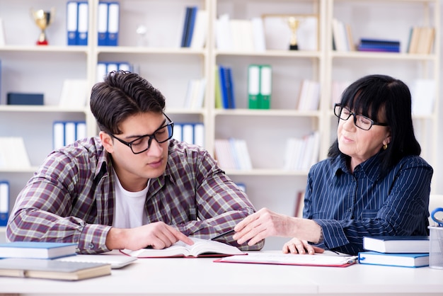 Jonge student tijdens individuele lessen