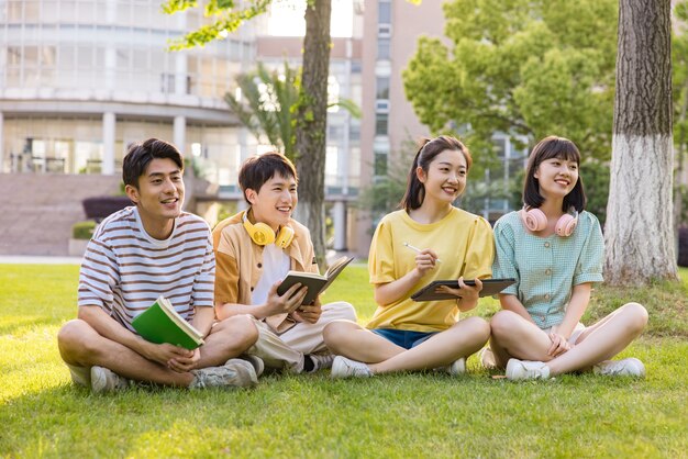 Jonge studenten komen terug om te studeren