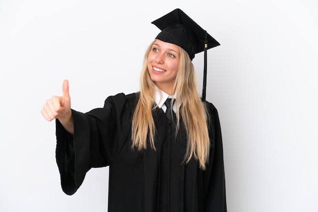 Jonge universitair afgestudeerde blanke vrouw geïsoleerd op een witte achtergrond met een duim omhoog gebaar