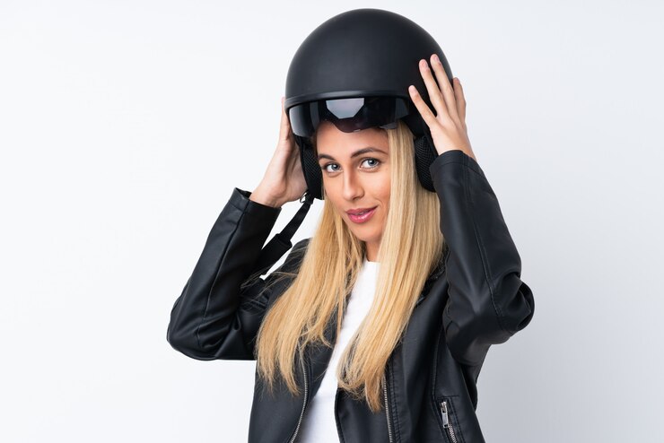 Foto jonge uruguayaanse vrouw met een motorhelm