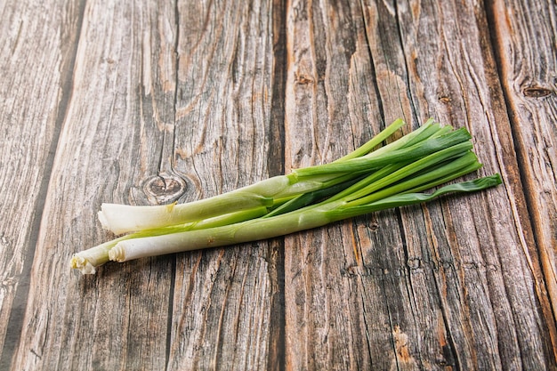 Jonge, verse, sappige groene uien