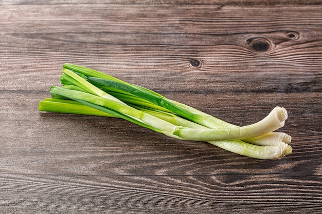 Jonge, verse, sappige groene uien