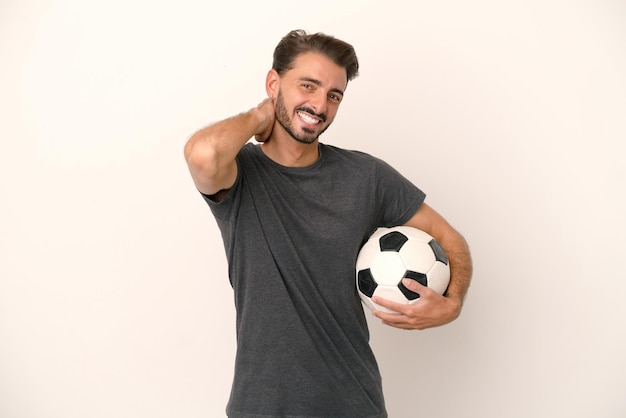Jonge voetballer vrouw geïsoleerd op witte achtergrond lachen