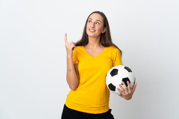 Jonge voetballervrouw over geïsoleerde witte achtergrond die een geweldig idee benadrukt