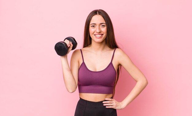 Jonge volwassen mooie vrouw met een dumbbell-fitnessconcept