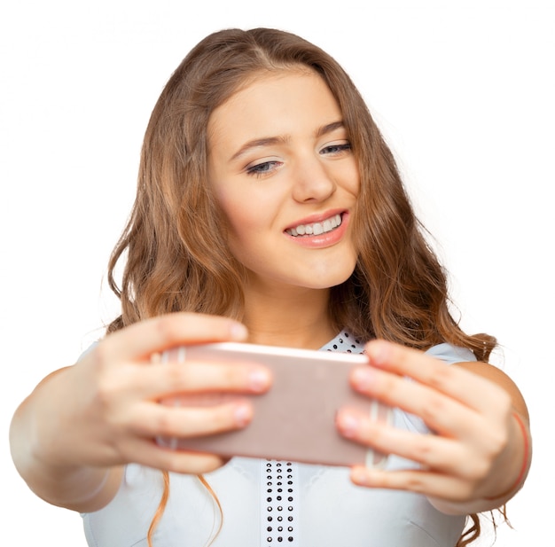 Jonge vrouw die een selfie maakt