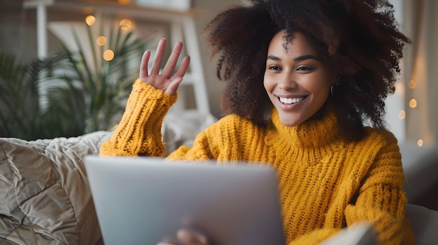 Jonge vrouw in een levendige gele trui Video bellen op laptop Vreugdevolle moderne en TechSavvy Indoor Lifestyle Portret met een Warm Cozy Vibe AI