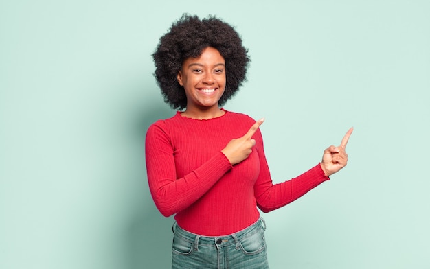 Jonge vrouw met afrokapsel