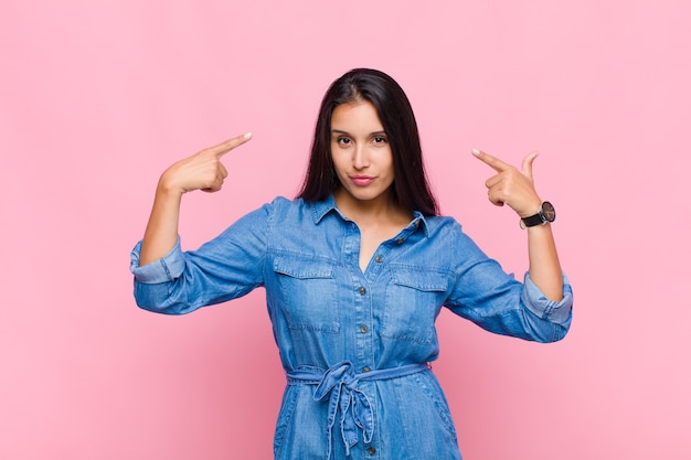 Jonge vrouw met een slechte houding