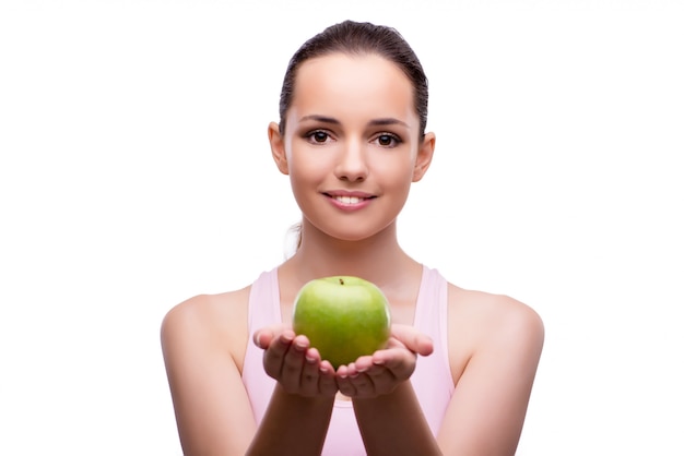 Jonge vrouw met groene appel die op wit wordt geïsoleerd