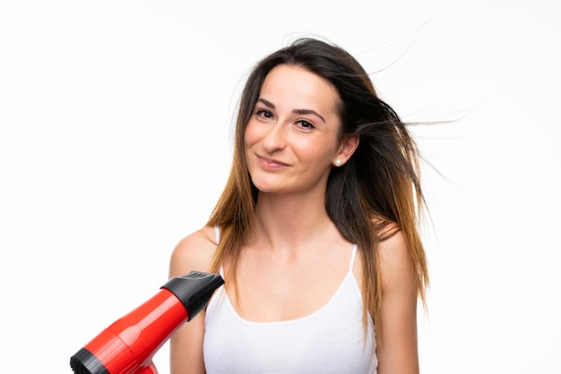 Jonge vrouw met haardroger