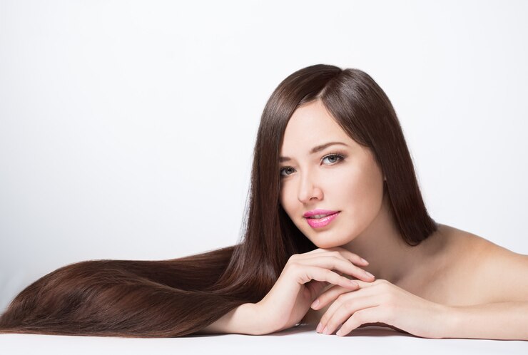 Jonge vrouw met lang mooi haar