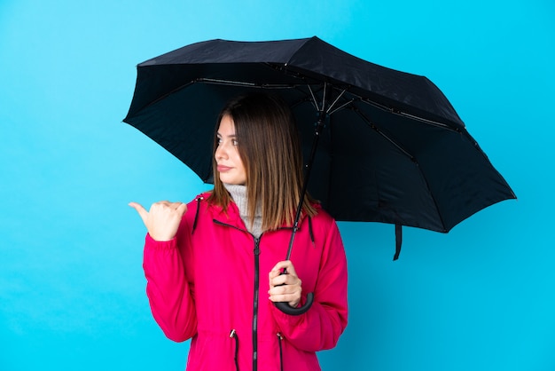 Jonge vrouw met paraplu