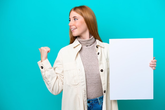 Foto jonge vrouw op geïsoleerde achtergrond