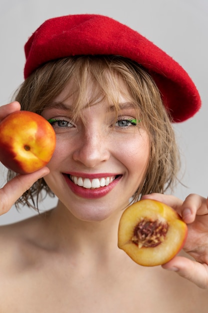 Foto jonge vrouw sappig portret