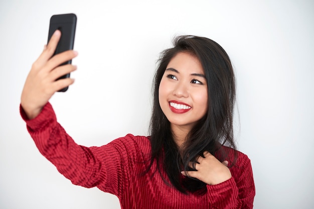 Jonge vrouw selfie maken