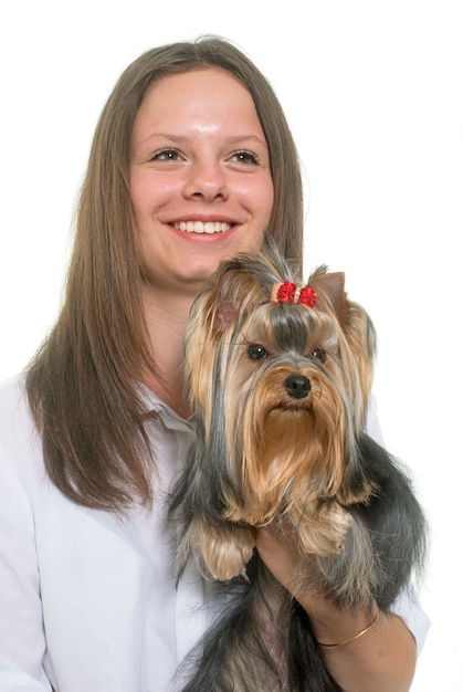 jonge yorkshire terrier en tiener