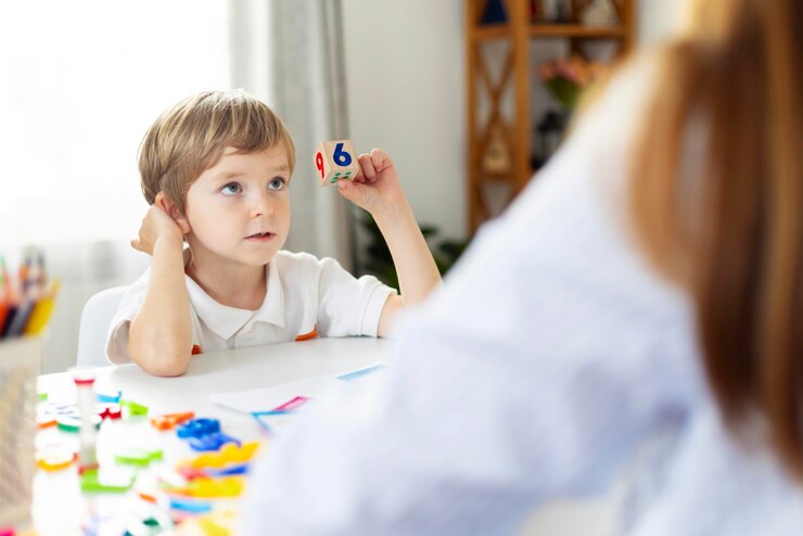 Foto jongens leren getallen in een educatieve omgeving