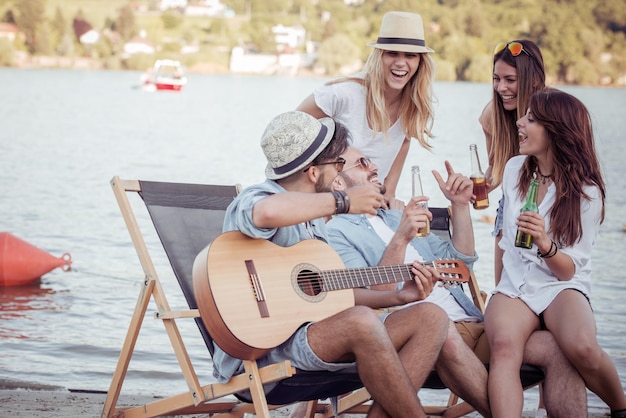 Jongeren op zomervakantie