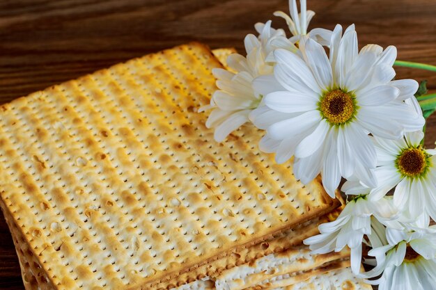 Joods feestdag symbool joods eten pascha joods pascha eten pesach matzoh witte gerbera