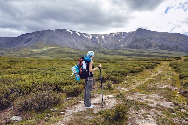 Journey on foot through the mountain valleys. The beauty of wildlife. Altai, the road to Shavlinsky lakes