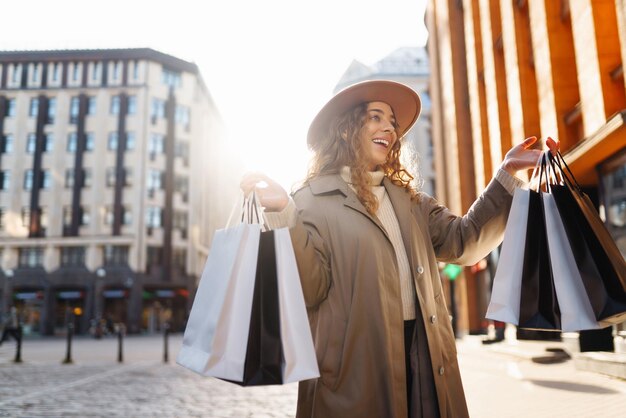 Foto la gioia del consumo acquisti sconti black friday concetto di vendita vacanze invernali