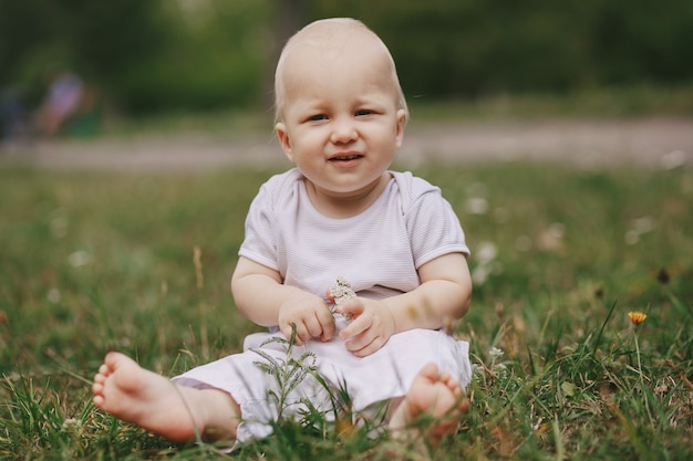 Gioia stagione vestiti persone piccoli