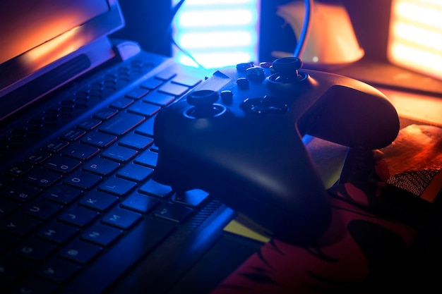 Joystick van gaming-uitrusting en esports-uitdaging, online streamen, toernooiconcept