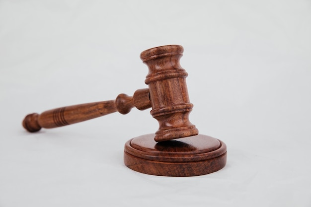 Photo judge gavel closeup on a white background