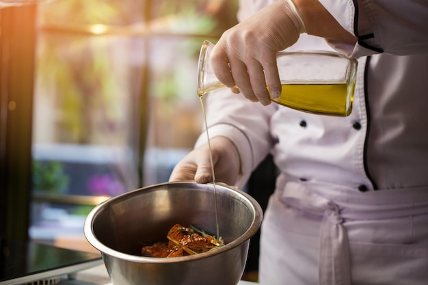 Jug pours liquid into bowl. Meat with spices. Mix olive oil and curry. How to prepare tasty veal.