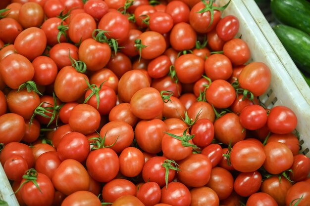 Photo juicy cherry tomatoes at a local vegetable market in cyprus 2