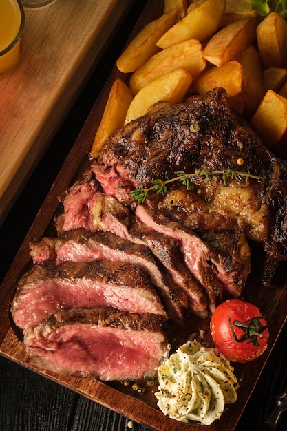 Photo juicy steak with fragrant butter