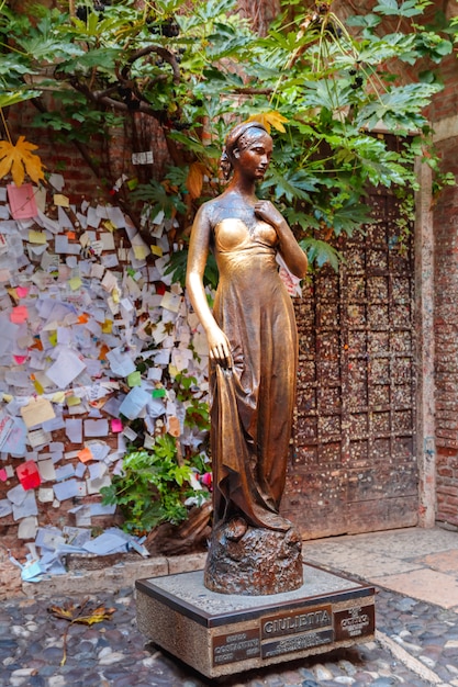 Juliet statue and wall with love notes in Verona, Italy