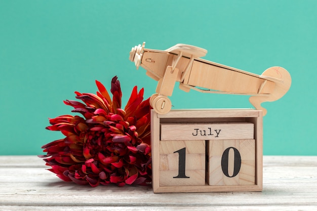 7月10日。 7月10日のイメージ、木製のカレンダー。夏時間