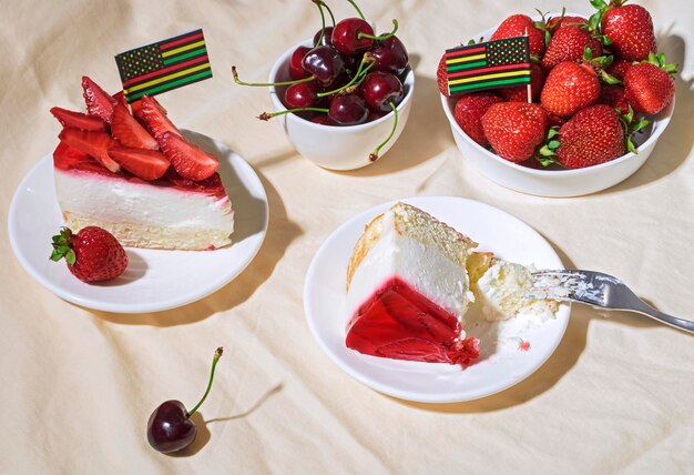 Photo juneteenth day picnic background with cherries and strawberries strawberry cheesecake