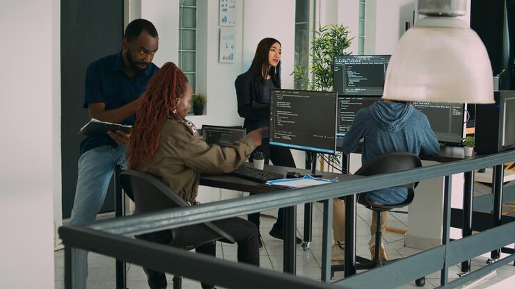 Photo junior developer working on terminal window to code system script, using multiple monitors with source code database. programer writing algorithm with it html language, cloud computing.