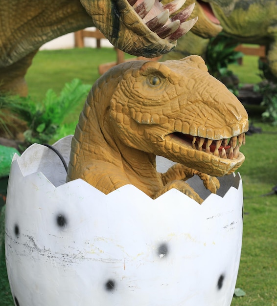 Photo jurassic theme park with dinosaurs