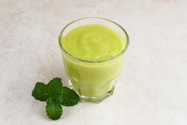 Jus Alpukat или Avocado Juice Здоровые концепции напитки Выбранный фокус