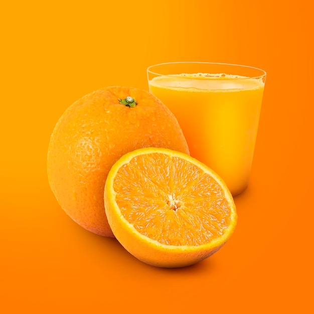 Jus d'orange en Vruchten die op Witte Achtergrond worden geïsoleerd