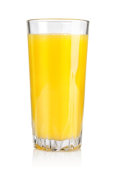 Jus d'orange in een glas geïsoleerd op een witte achtergrond. Uitknippad