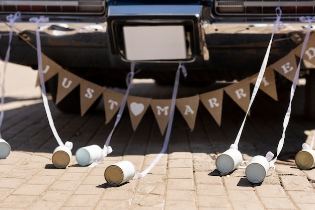 結婚したばかりの車のシーン